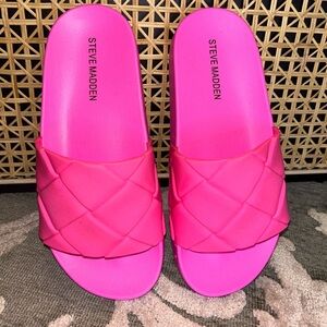 NWOT Steve Madden slides